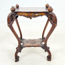 Senovinis ąžuolinis drožinėtas staliukas su lentynėle 50x60x75 cm