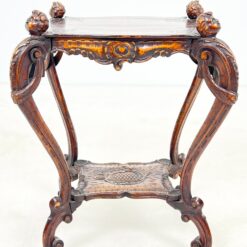 Senovinis ąžuolinis drožinėtas staliukas su lentynėle 50x60x75 cm