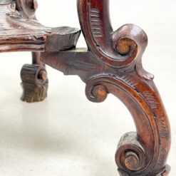 Senovinis ąžuolinis drožinėtas staliukas su lentynėle 50x60x75 cm