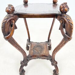 Senovinis ąžuolinis drožinėtas staliukas su lentynėle 50x60x75 cm