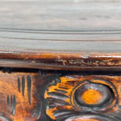 Senovinis ąžuolinis drožinėtas staliukas su lentynėle 50x60x75 cm