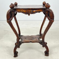 Senovinis ąžuolinis drožinėtas staliukas su lentynėle 50x60x75 cm