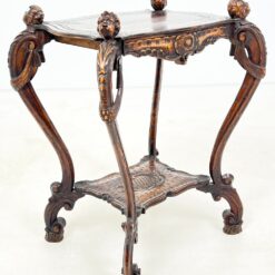 Senovinis ąžuolinis drožinėtas staliukas su lentynėle 50x60x75 cm