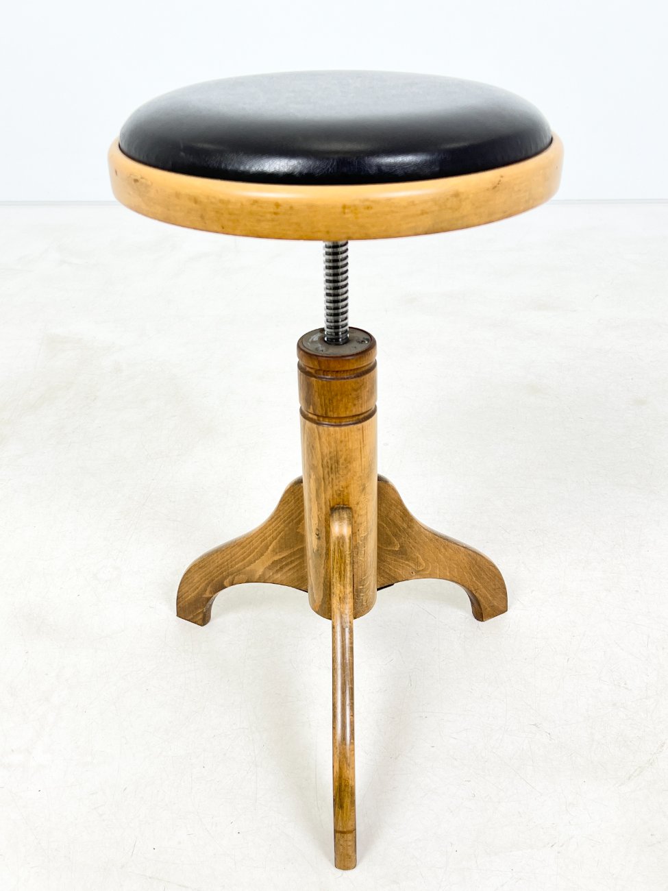 HK1027-kedes-1 Vintažinė medinė reguliuojamo aukščio pianino kėdutė su eko oda 37x37x47(+15) cm