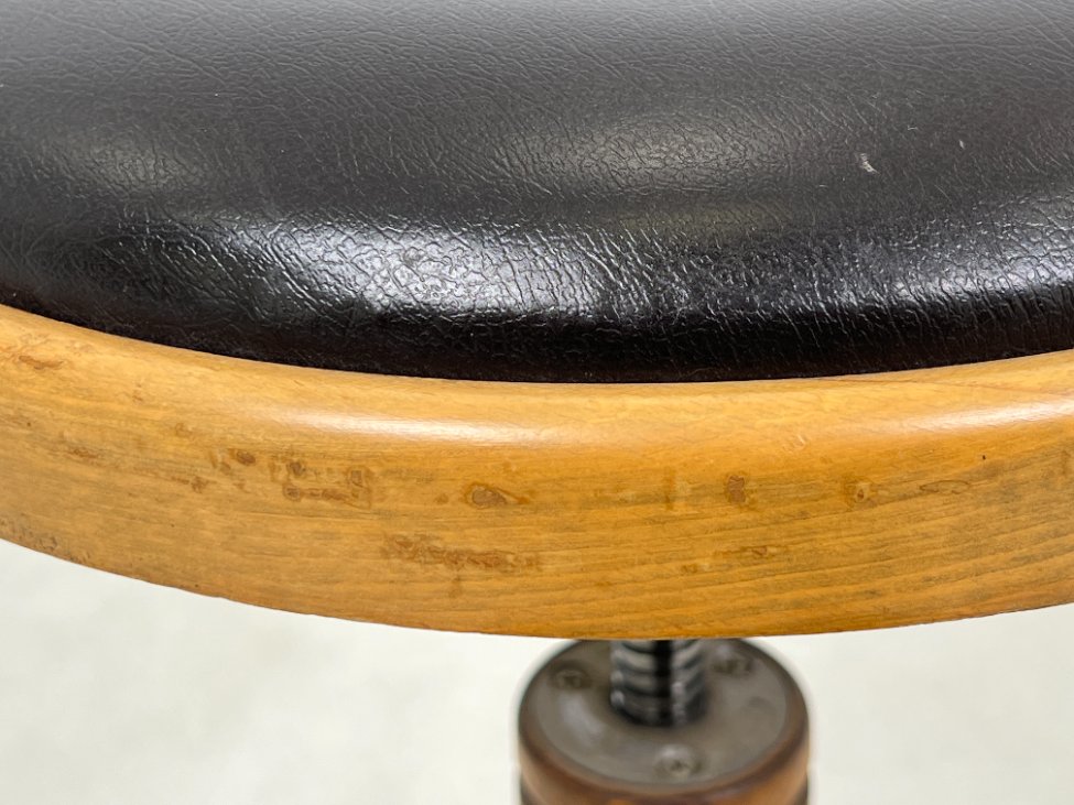 HK1027-kedes-8 Vintažinė medinė reguliuojamo aukščio pianino kėdutė su eko oda 37x37x47(+15) cm