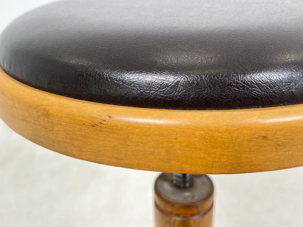 HK1027-kedes-9 Vintažinė medinė reguliuojamo aukščio pianino kėdutė su eko oda 37x37x47(+15) cm