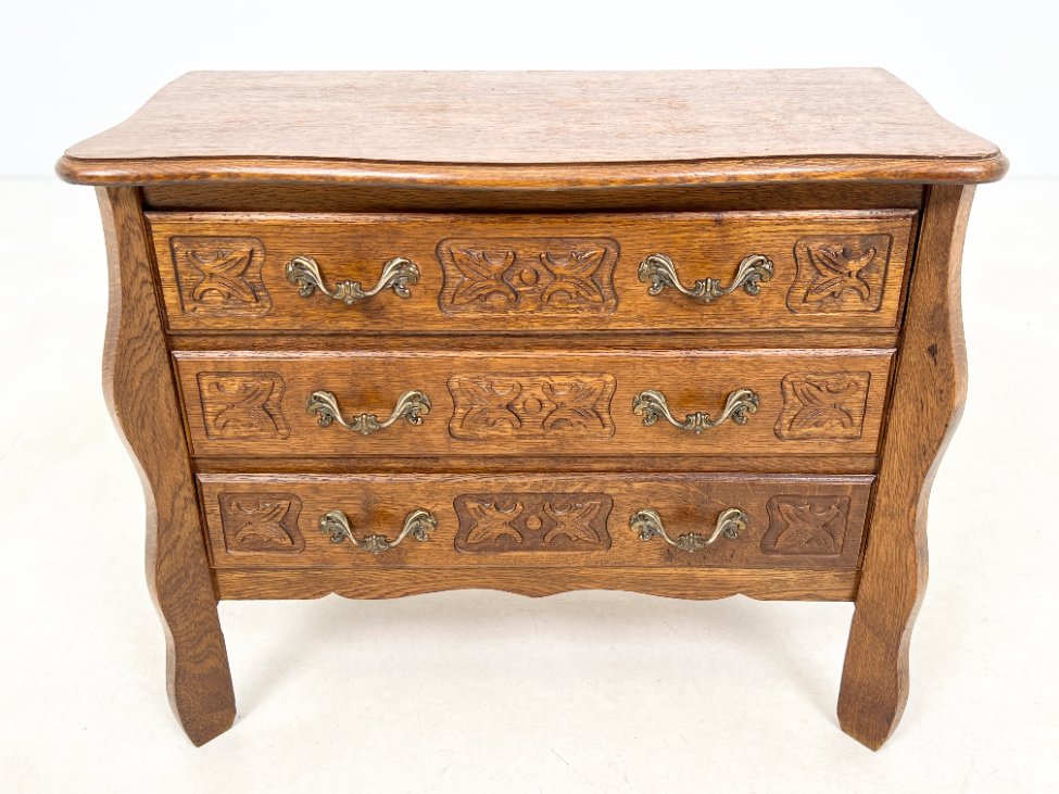 HK1028-komodos-3 Ąžuolinė trijų stalčių komodėlė 34x67x54,5 cm