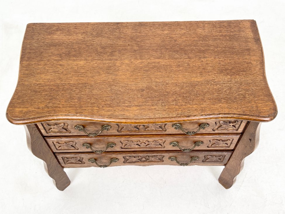 HK1028-komodos-6 Ąžuolinė trijų stalčių komodėlė 34x67x54,5 cm