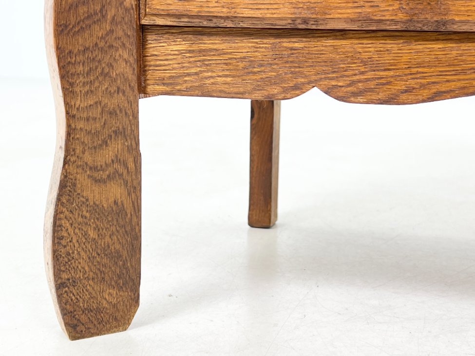 HK1028-komodos-8 Ąžuolinė trijų stalčių komodėlė 34x67x54,5 cm