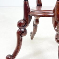 Raudonmedžio staliukas – kolona su lentynėle 42x43x76,5 cm