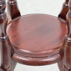 Raudonmedžio staliukas – kolona su lentynėle 42x43x76,5 cm