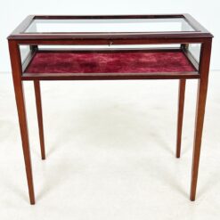 Prekybinio tipo raudonmedžio vitrina 41,5x74x74 cm