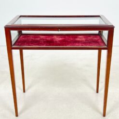 Prekybinio tipo raudonmedžio vitrina 41,5x74x74 cm