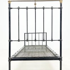 Juoda, barokinio stiliaus metalinė lova su grotelėmis 200x92x130 cm