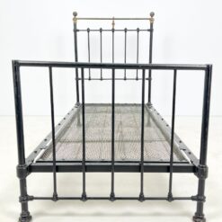 Juoda, barokinio stiliaus metalinė lova su grotelėmis 200x92x130 cm