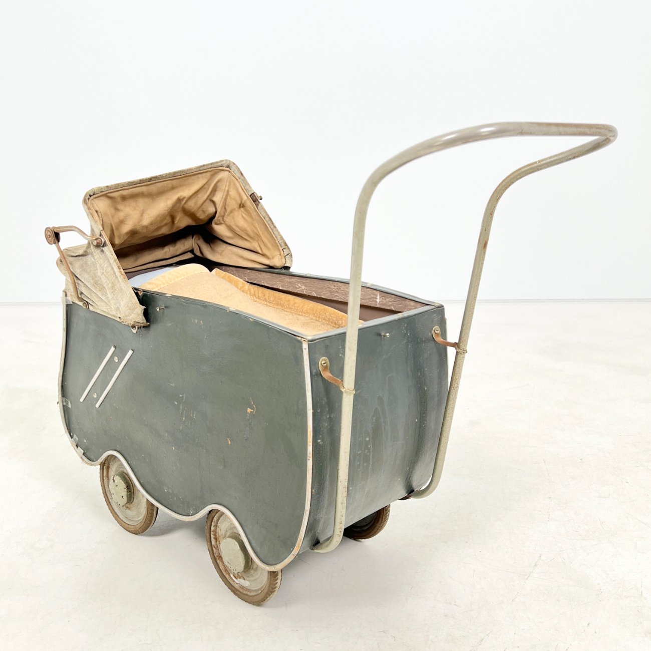 HK1035-transporto-priemones-0 Senovinis lėlės vežimėlis 34x80x66 cm