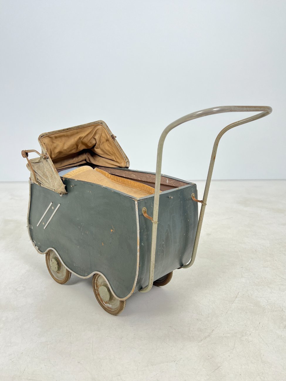 HK1035-transporto-priemones-1 Senovinis lėlės vežimėlis 34x80x66 cm