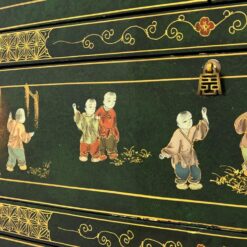 Rytietiška, medinė, žalios spalvos komoda 58x106x165,5 cm