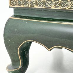 Rytietiška, medinė, žalios spalvos komoda 58x106x165,5 cm