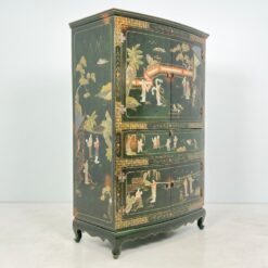 Rytietiška, medinė, žalios spalvos komoda 58x106x165,5 cm