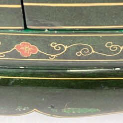 Rytietiška, medinė, žalios spalvos komoda 58x106x165,5 cm