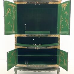 Rytietiška, medinė, žalios spalvos komoda 58x106x165,5 cm