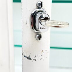 Metalinė, vintažinė, pakabinama spintelė vaistams 21x80x50 cm