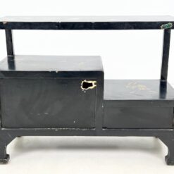 Rytietiška TV komoda su durelėmis ir stalčiumi 37,5×93,5×74 cm