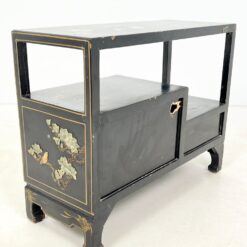 Rytietiška TV komoda su durelėmis ir stalčiumi 37,5×93,5×74 cm