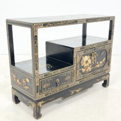 Rytietiška TV komoda su durelėmis ir stalčiumi 37,5×93,5×74 cm