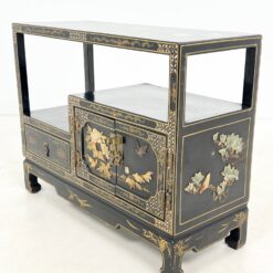 Rytietiška TV komoda su durelėmis ir stalčiumi 37,5×93,5×74 cm