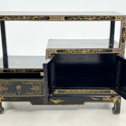 Rytietiška TV komoda su durelėmis ir stalčiumi 37,5×93,5×74 cm