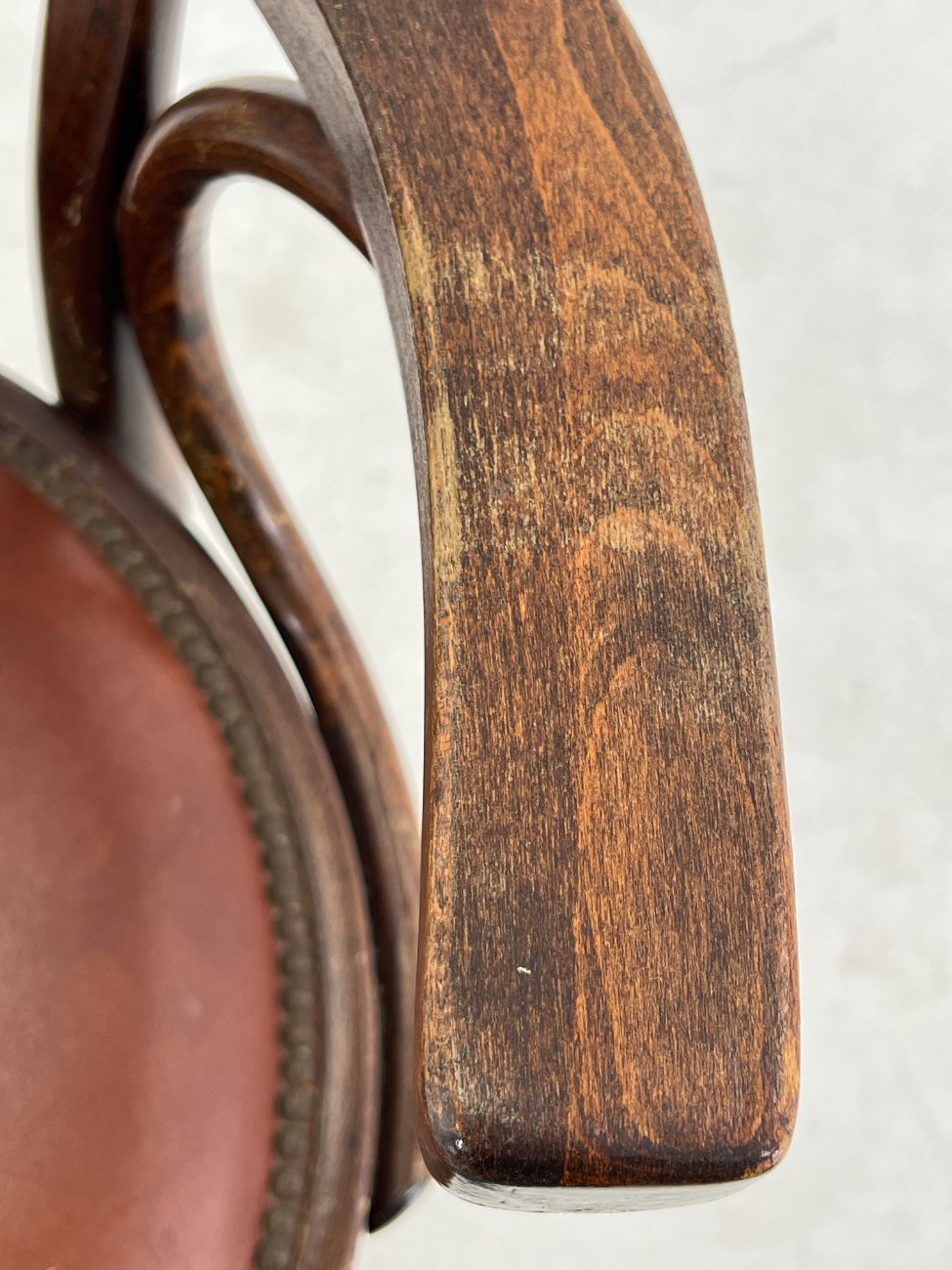 HK1049-valgomojo-kreslai-14 Thonet stiliaus odinė darbo kėdė 56x66x80-90 cm, 49-60 cm