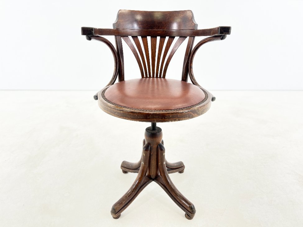 HK1049-valgomojo-kreslai-2 Thonet stiliaus odinė darbo kėdė 56x66x80-90 cm, 49-60 cm