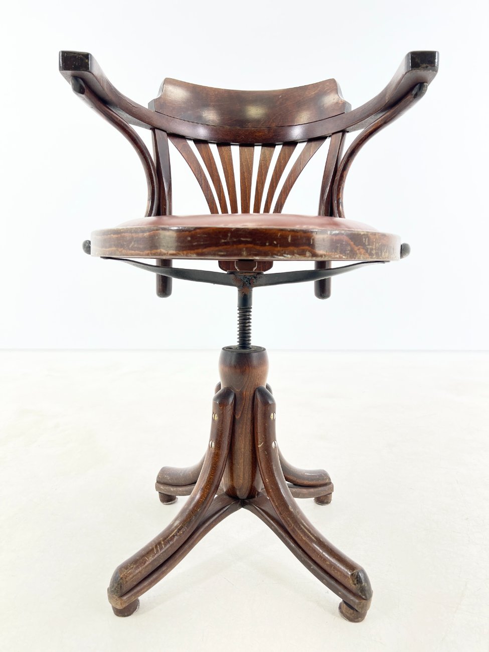 HK1049-valgomojo-kreslai-7 Thonet stiliaus odinė darbo kėdė 56x66x80-90 cm, 49-60 cm