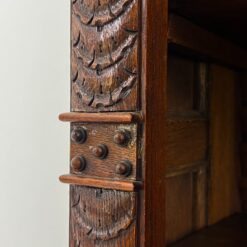 Ąžuolinė vienų durų, drožinėta knygų spinta 38,5×114,5×185 cm