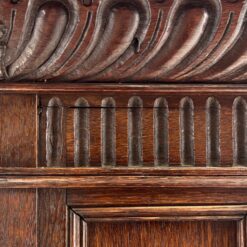 Ąžuolinė vienų durų, drožinėta knygų spinta 38,5×114,5×185 cm