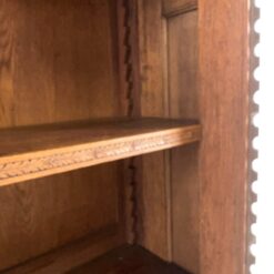 Ąžuolinė vienų durų, drožinėta knygų spinta 38,5×114,5×185 cm