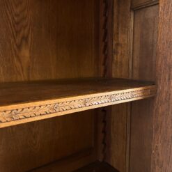 Ąžuolinė vienų durų, drožinėta knygų spinta 38,5×114,5×185 cm