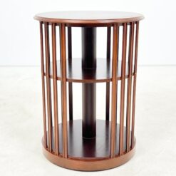 Raudonmedžio apvali knygų lentyna ant ratukų 49x49x66,5 cm