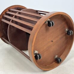 Raudonmedžio apvali knygų lentyna ant ratukų 49x49x66,5 cm