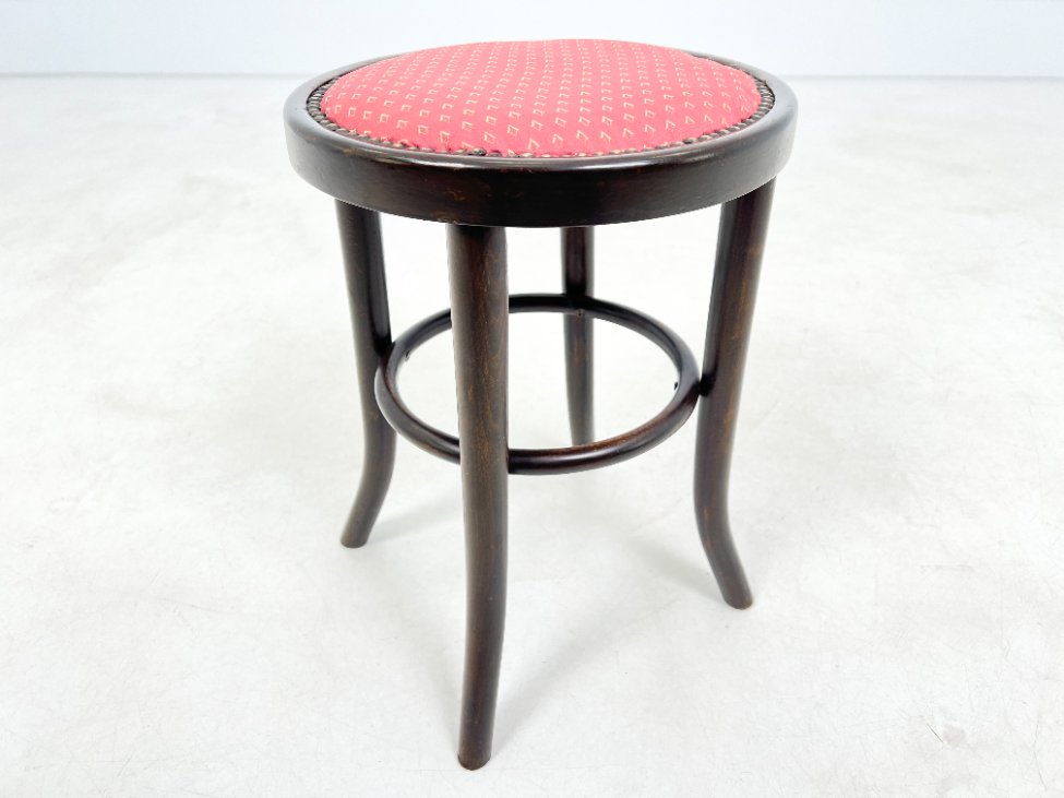 HK1054-pufai-2 Medinė taburetė su gobelenu 40,5×40,5×46 cm