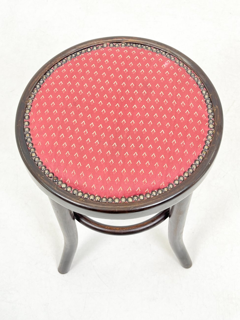 HK1054-pufai-4 Medinė taburetė su gobelenu 40,5×40,5×46 cm