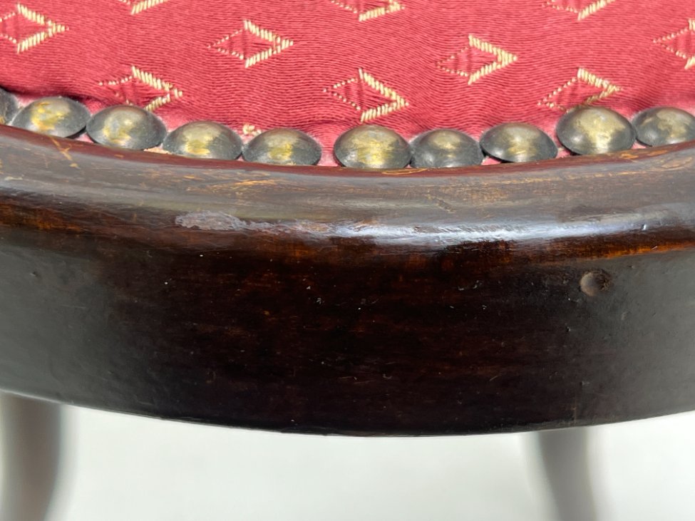 HK1054-pufai-6 Medinė taburetė su gobelenu 40,5×40,5×46 cm