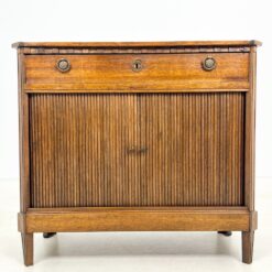 Senovinė raudonmedžio komoda su slankiojončiom durelėm 36x78x70 cm