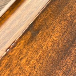 Senovinė raudonmedžio komoda su slankiojončiom durelėm 36x78x70 cm