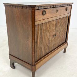 Senovinė raudonmedžio komoda su slankiojončiom durelėm 36x78x70 cm