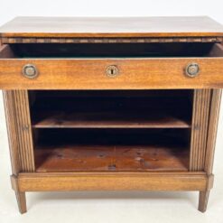 Senovinė raudonmedžio komoda su slankiojončiom durelėm 36x78x70 cm