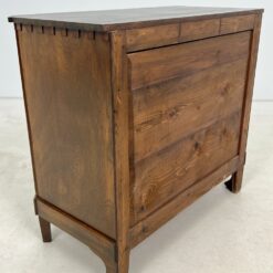 Senovinė raudonmedžio komoda su slankiojončiom durelėm 36x78x70 cm