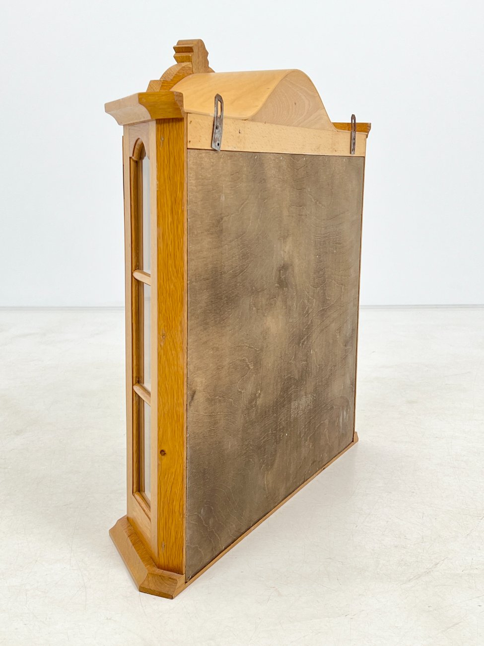 HK1056-spinteles-9 Sieninė, pakabinama spintelė 17x64x64,5 cm